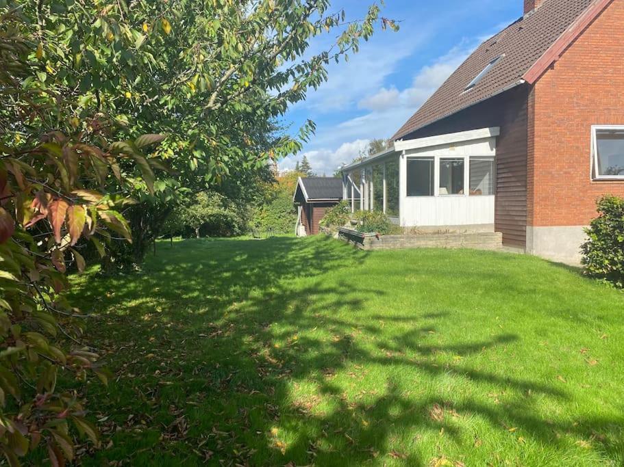 Villa Cozy House With A Graden View à Herlev Extérieur photo